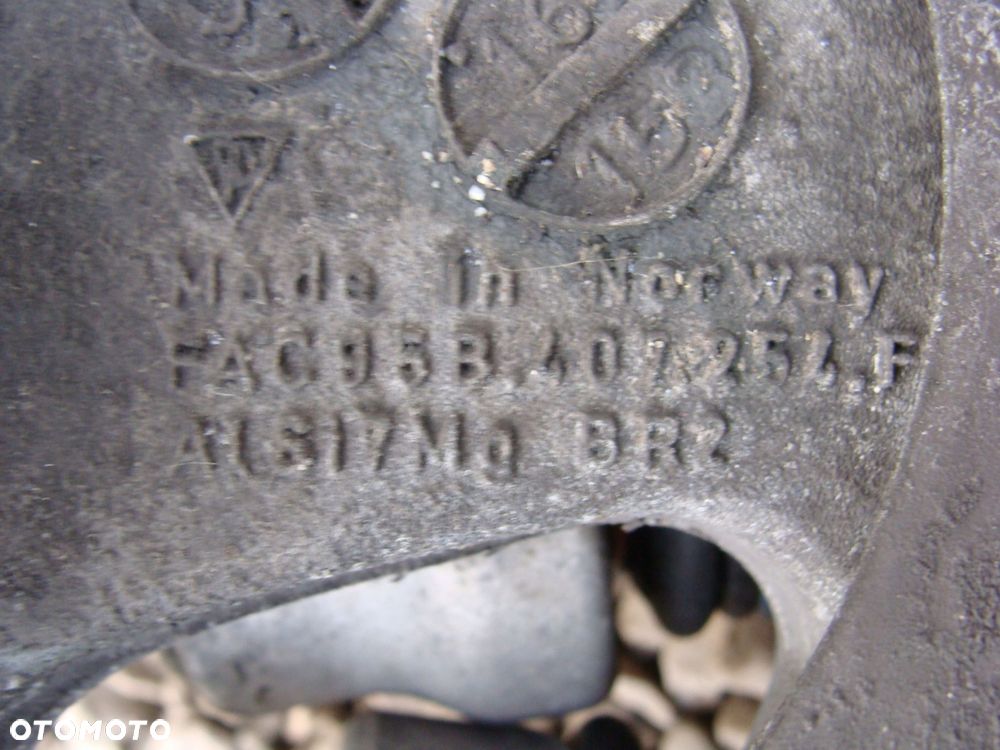 zwrotnica piasta wahacze prawa porsche macan 95b407254f - 4