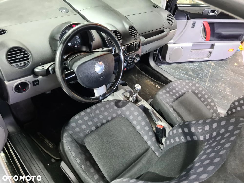 Volkswagen New Beetle - 17