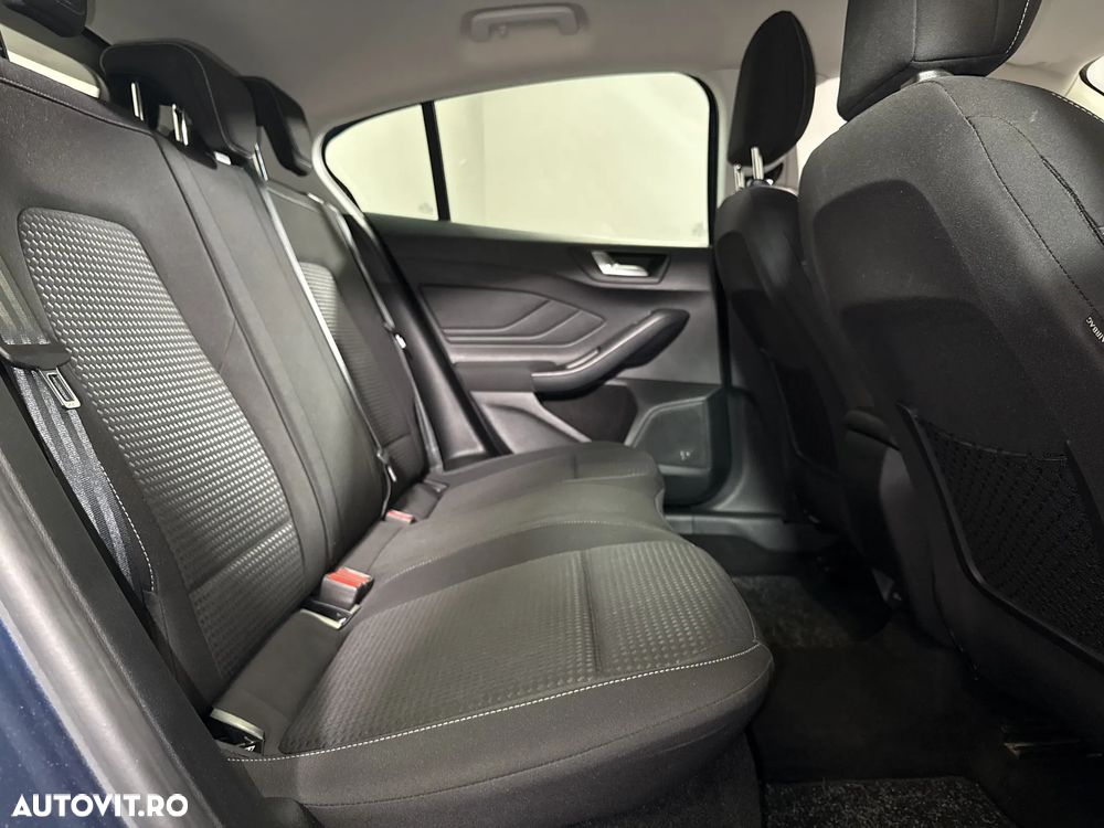 Ford Focus - 13