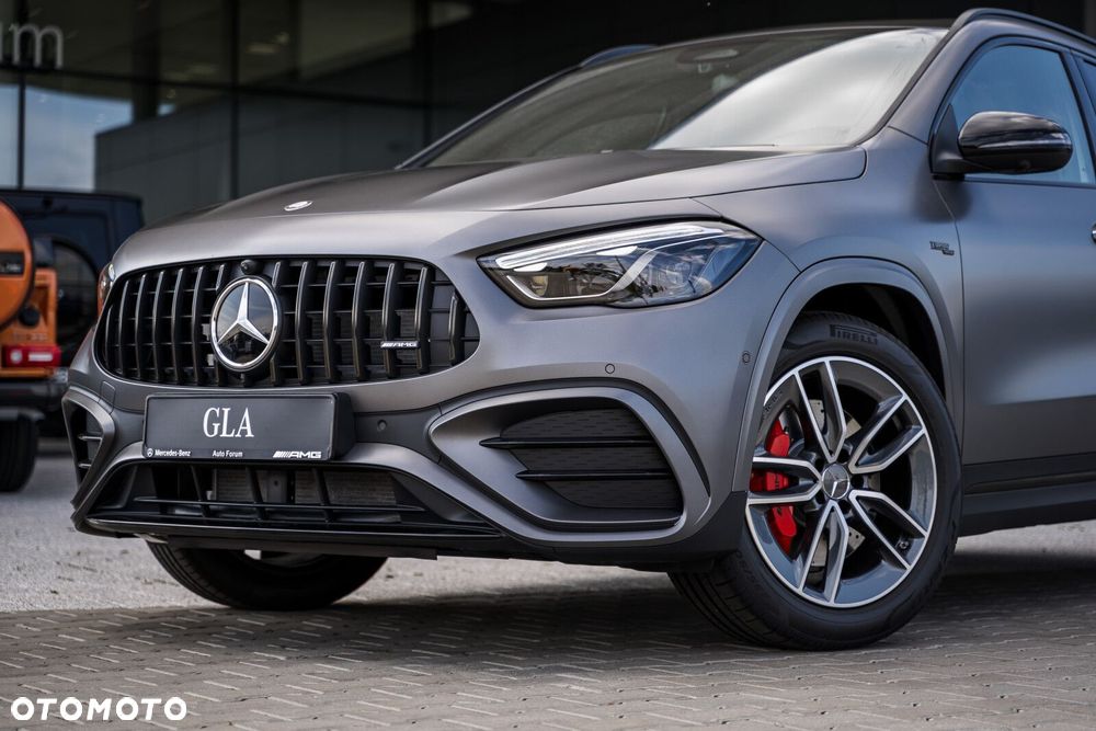 Mercedes-Benz GLA - 2