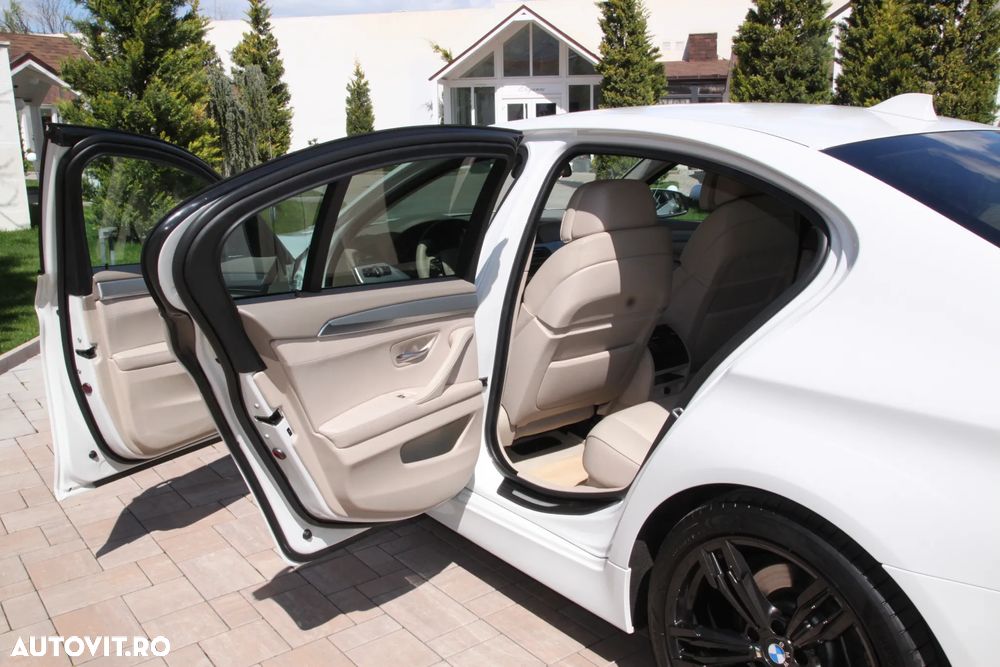 BMW Seria 5 525d xDrive AT - 34