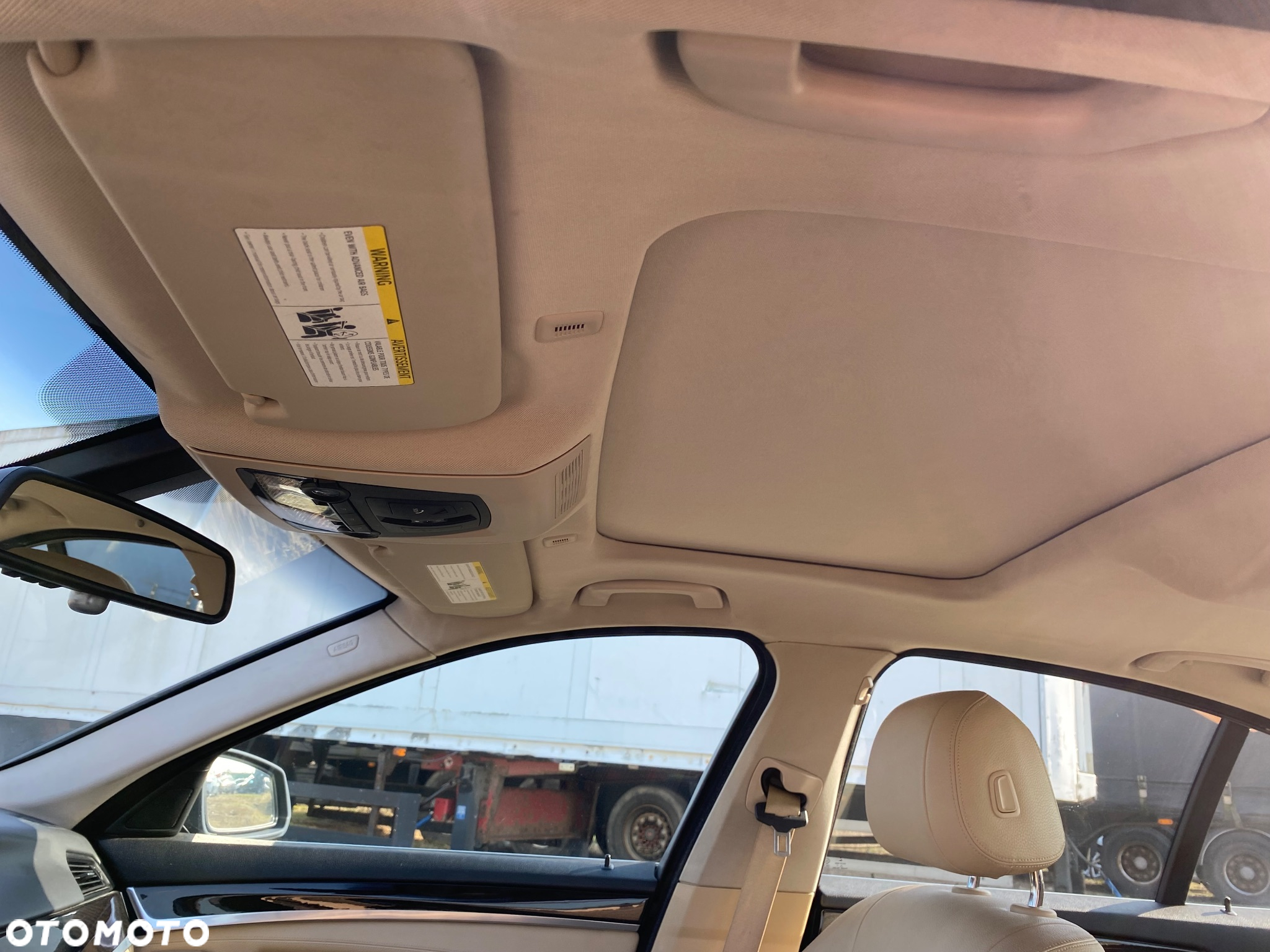 BMW Seria 5 528i xDrive - 14