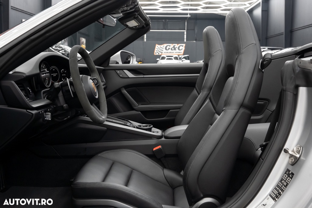 Porsche 911 Carrera Cabriolet PDK - 15