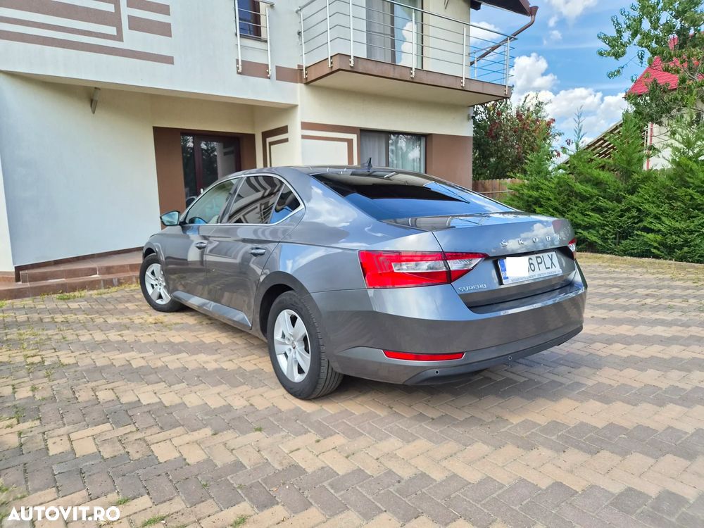 Skoda Superb 2.0 TDI DSG Ambition - 27