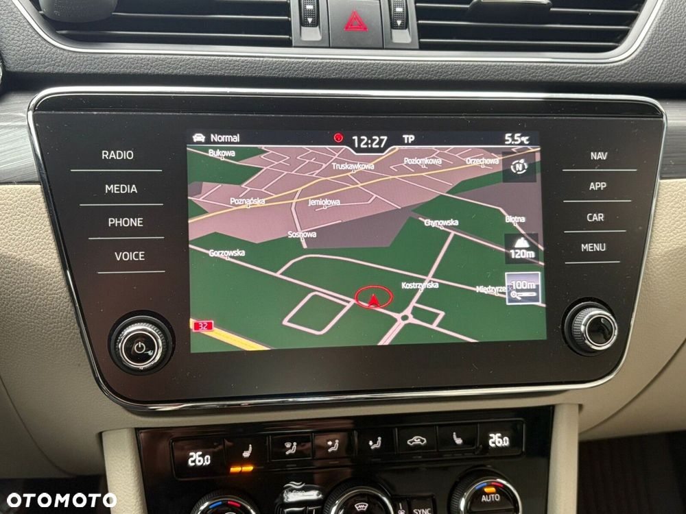 Skoda Superb 2.0 TDI SCR Style DSG - 22