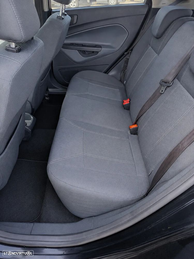 Ford Fiesta 1.4 TDCI Techno - 12