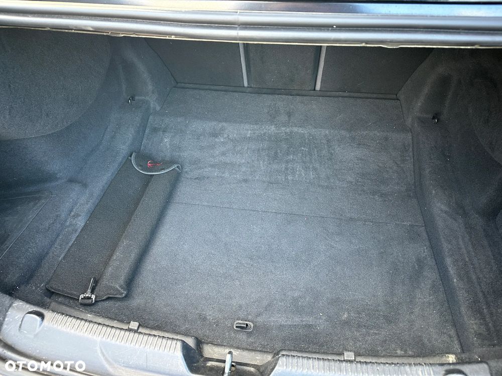 Jaguar XE - 27