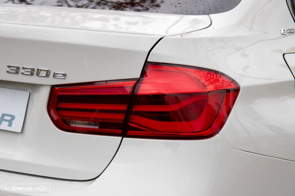 BMW 330 e iPerformance Pack M - 37