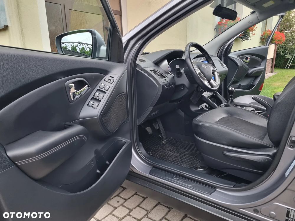 Hyundai ix35 2.0 CRDi 4WD Fifa World Cup Gold Edition - 23