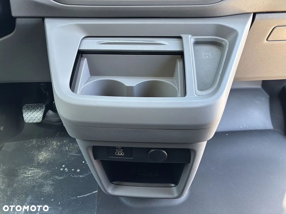 Volkswagen Transporter T7 Furgon Plus Edition/5 osob./AUTOMAT 2,0 l TDI 170 KM r. o. 3500 mm - 35