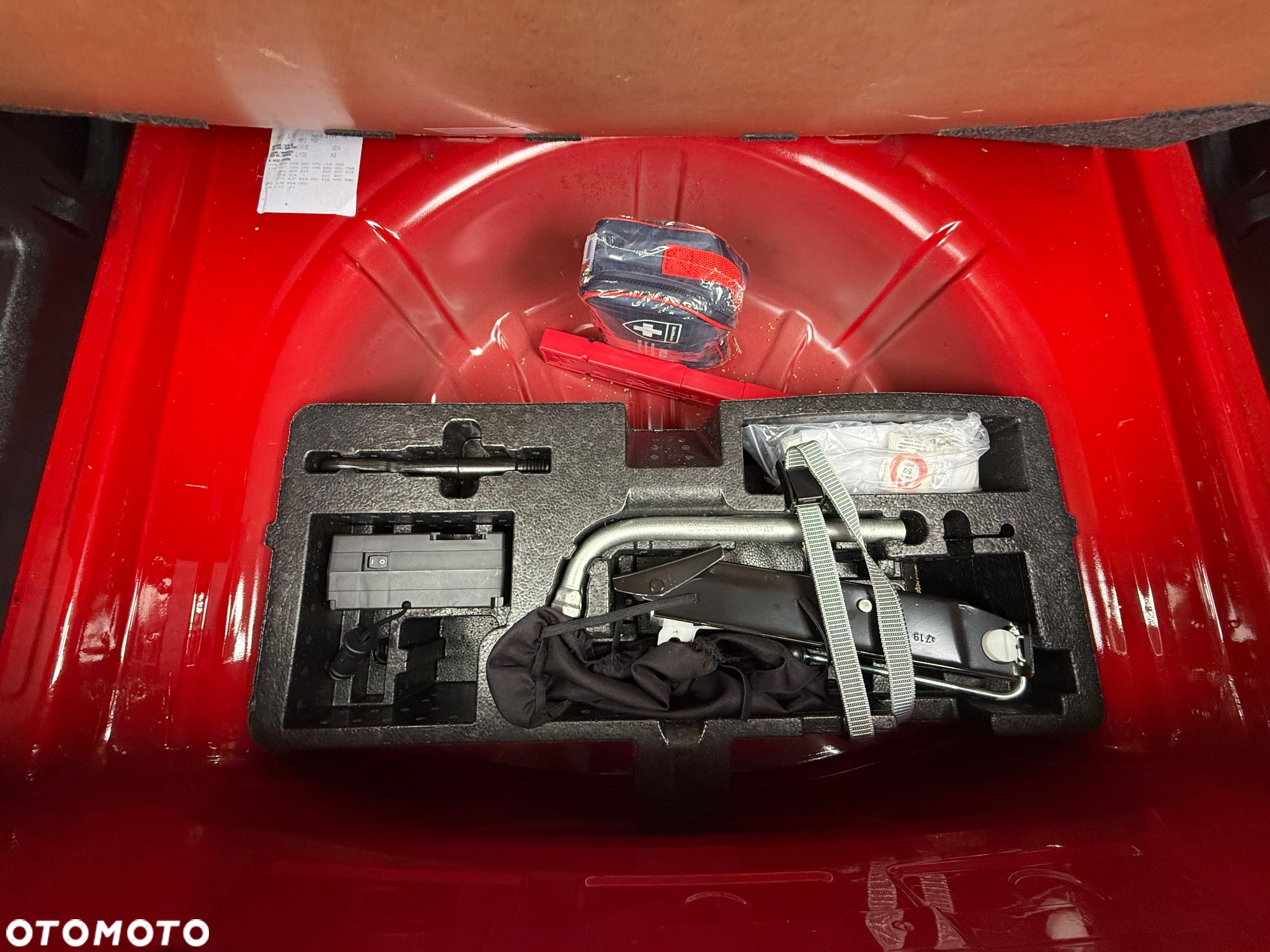 Volkswagen up! colour fortana red - 22