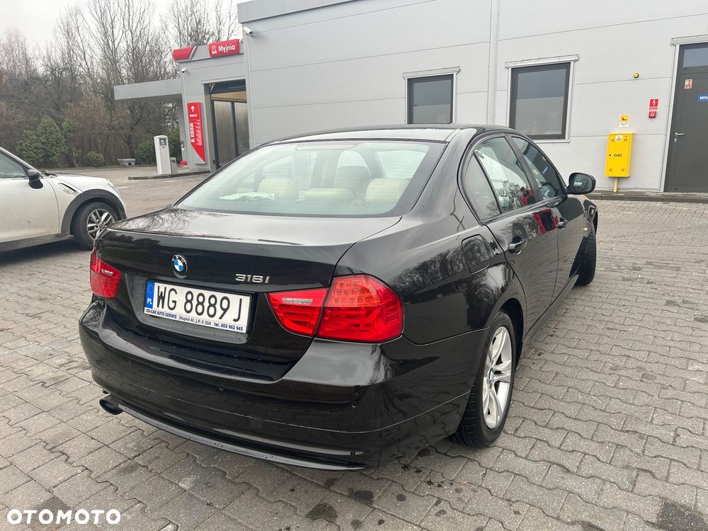 BMW Seria 3 318i - 4