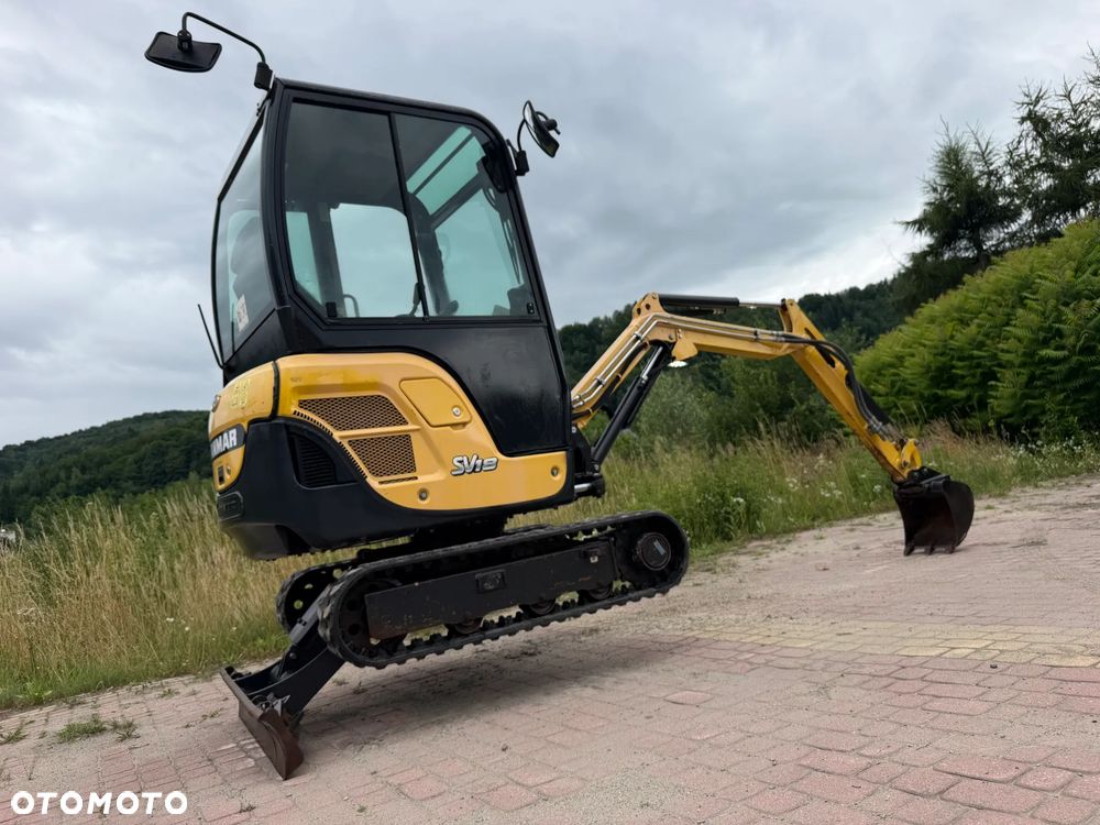Yanmar SV18 Koparka Gąsienicowa 2 tony. Długie ramię PLUS. Szybkozłącze plus łyżka kopiąca. Rozsuwane Hydr. podwozie! Sprowadzona z Gospodarstwa Norweskiego! Maszyna jak Nowa z Salonu! 2017 rok. 1200 mtg! Gąsienice bez zużycia jak Nowe! szybka wolna jazda. Ani deka luzów i wycieków. OKAZJA Dodatkowe sekcje Hydrauliczne pod młot i wiertnice. Fabryczny lakier na podzespołach! Zebatki w pięknym stanie. Ogrzewana wentylowana Kabina. OKAZJA TANIO - 13