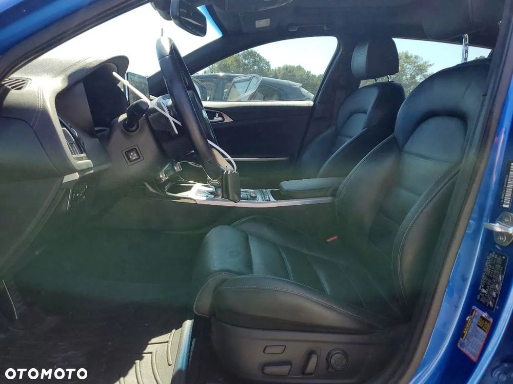 Kia Stinger - 7