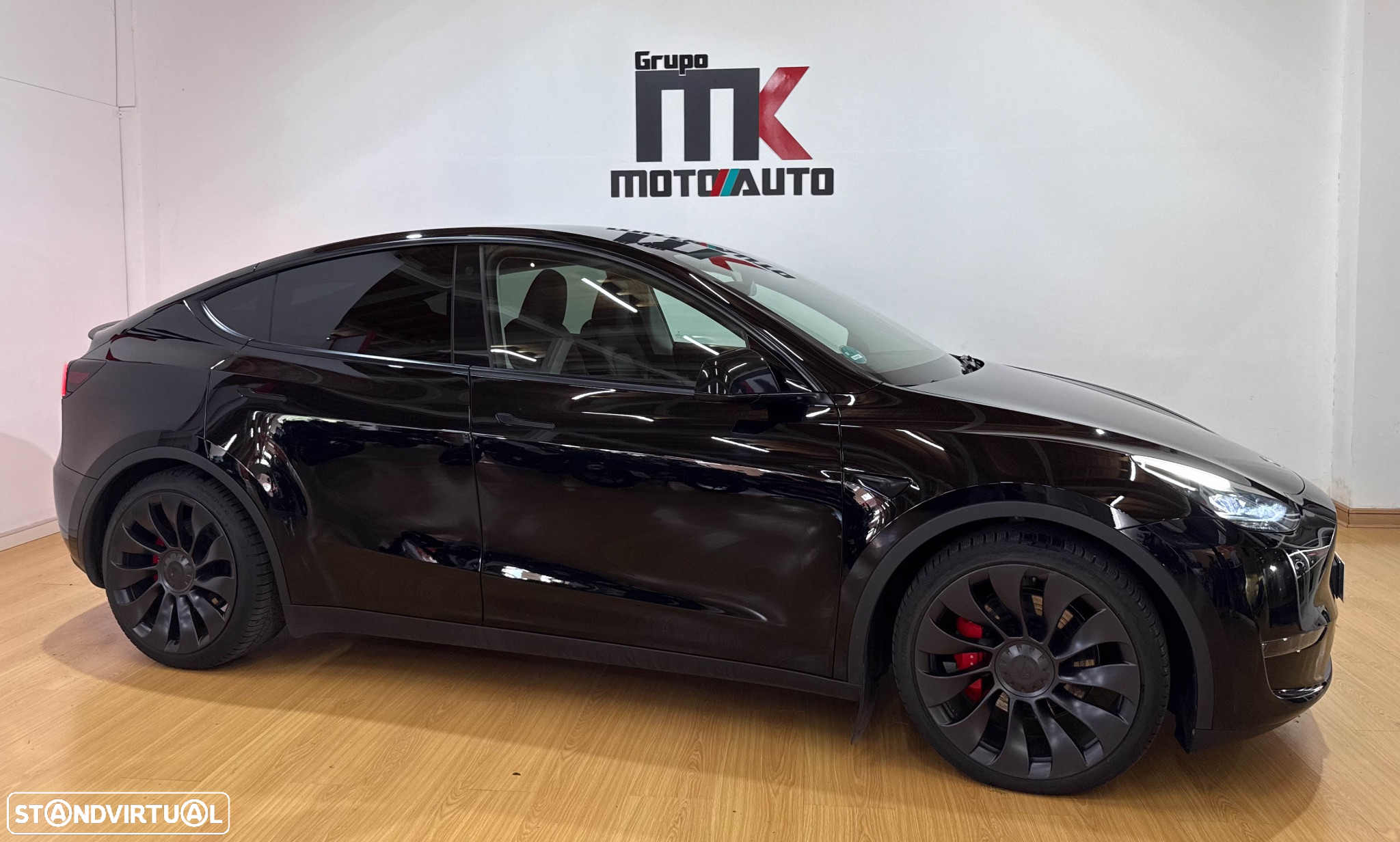 Tesla Model Y Performance Dual Motor AWD - 12