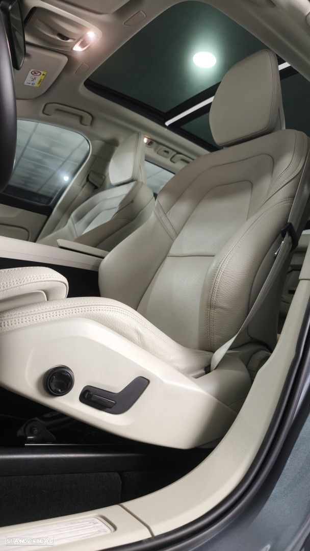 Volvo XC 60 2.0 T8 PHEV Momentum Plus AWD - 23