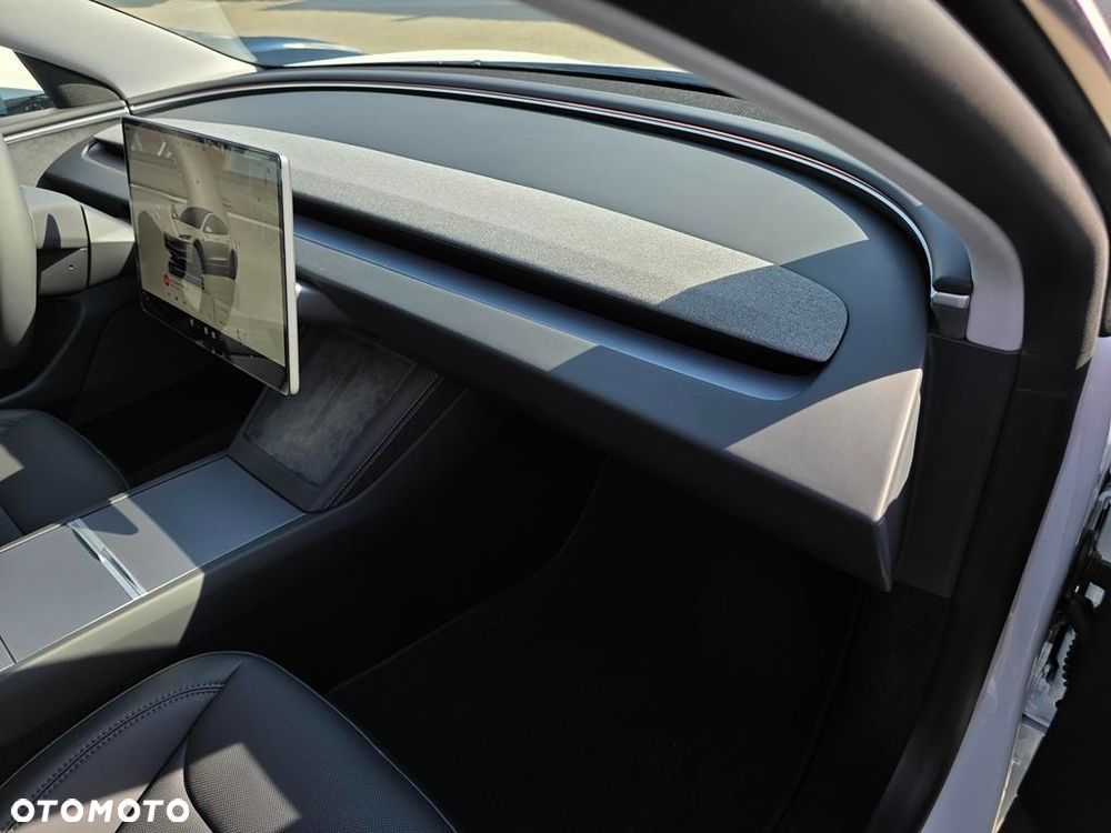 Tesla Model 3 Long Range AWD Premium - 24