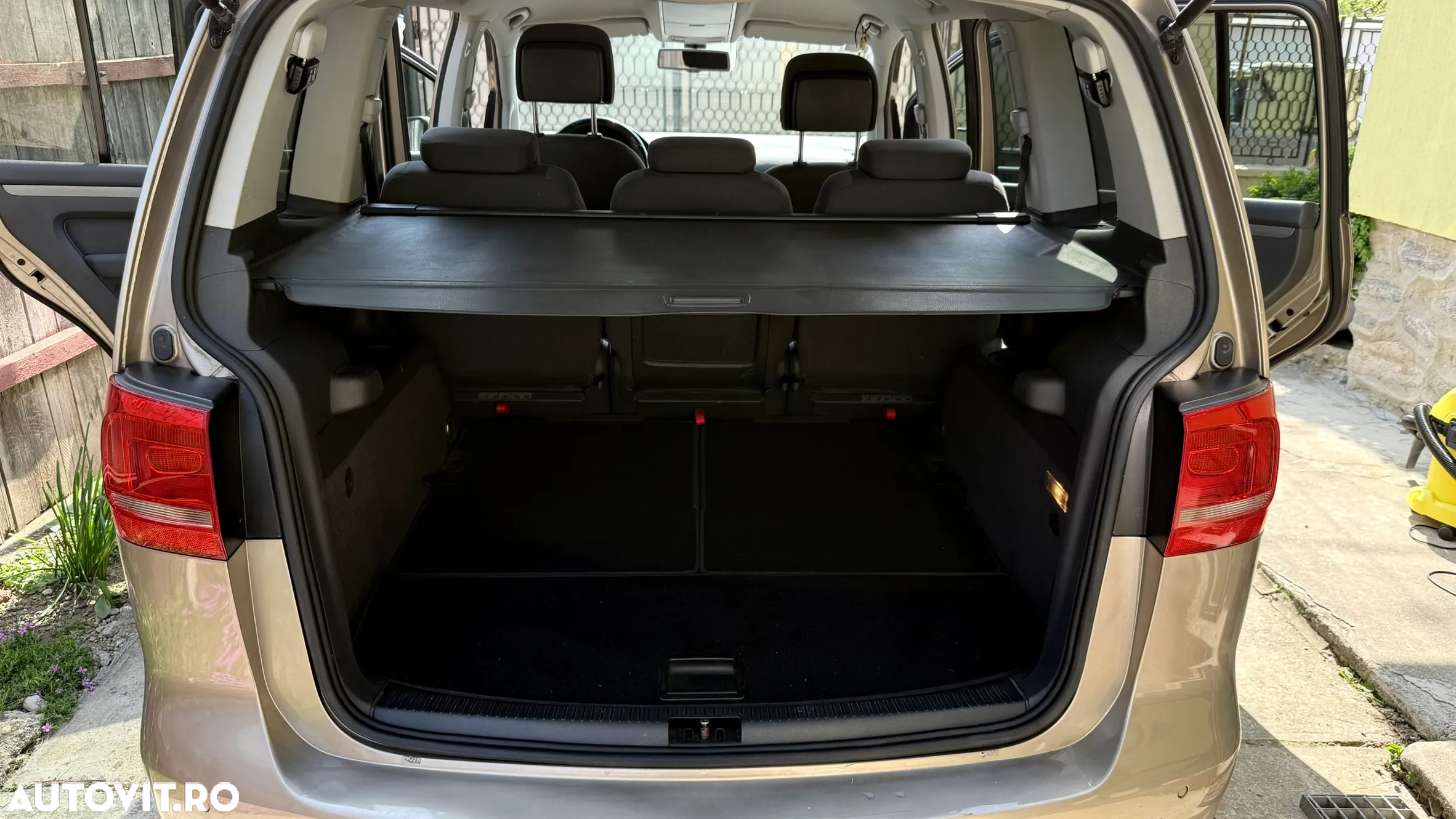 Volkswagen Touran 1.6 TDI BlueMotion Technology Comfortline - 27