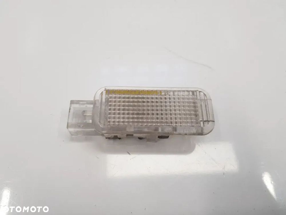 Lampka oświetlenie kabiny Audi A3 A4 Seat 0947415 - 2