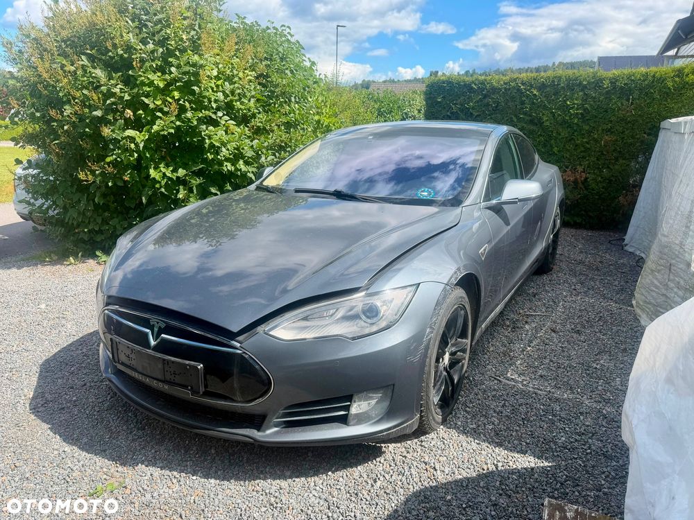 Tesla Model S - 2
