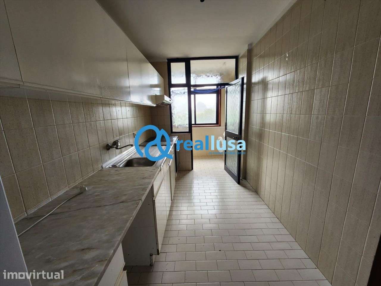 Apartamento T2 c/ garagem Vilar do Paraíso Vila Nova de Gaia - Grande imagem: 2/17