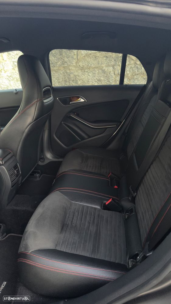 Mercedes-Benz CLA 200 d Shooting Brake AMG Line - 10