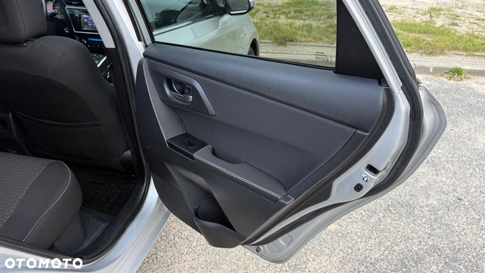 Toyota Auris 1.8 HSD Luna - 26