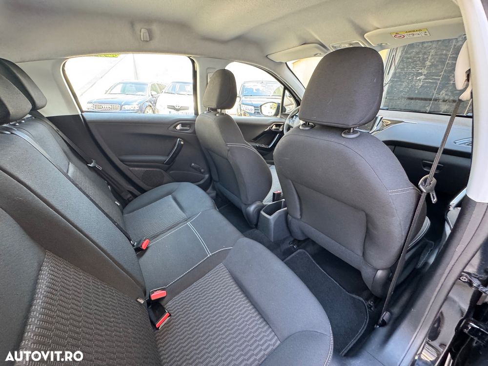 Peugeot 208 82 PureTech Style - 16