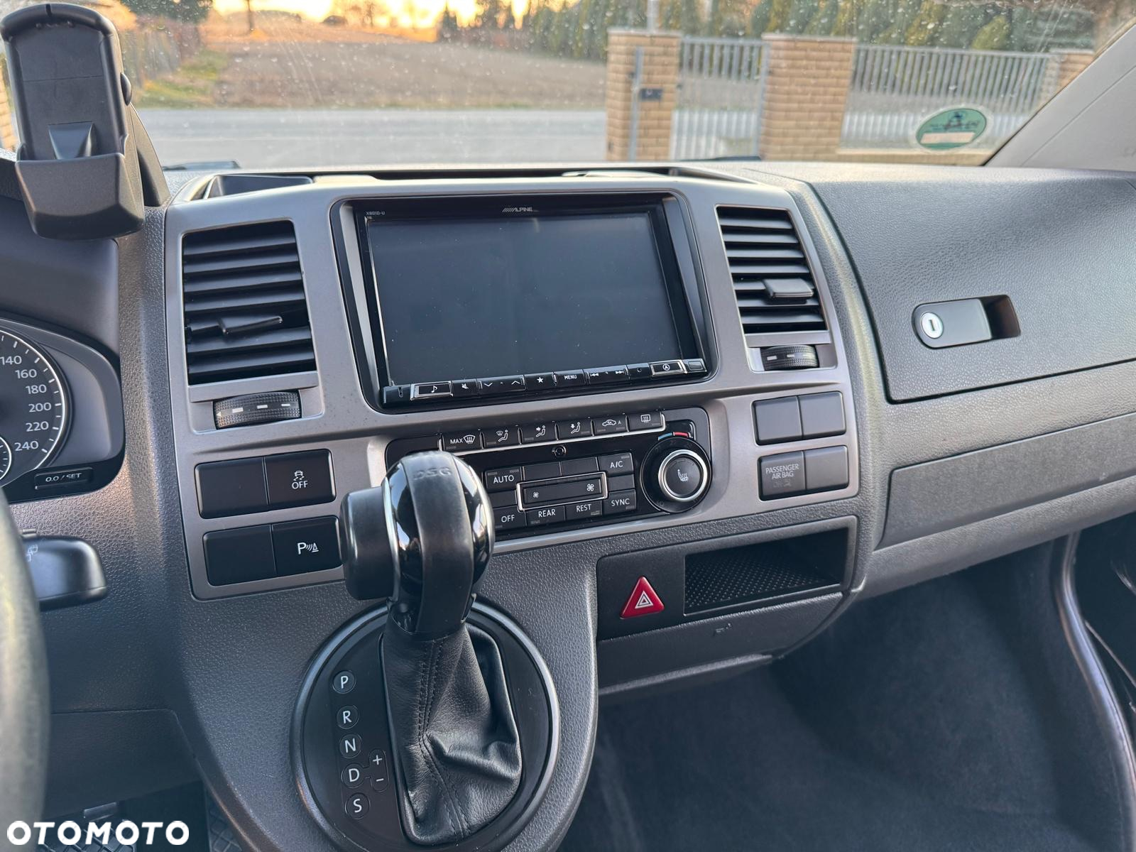 Volkswagen Caravelle - 17