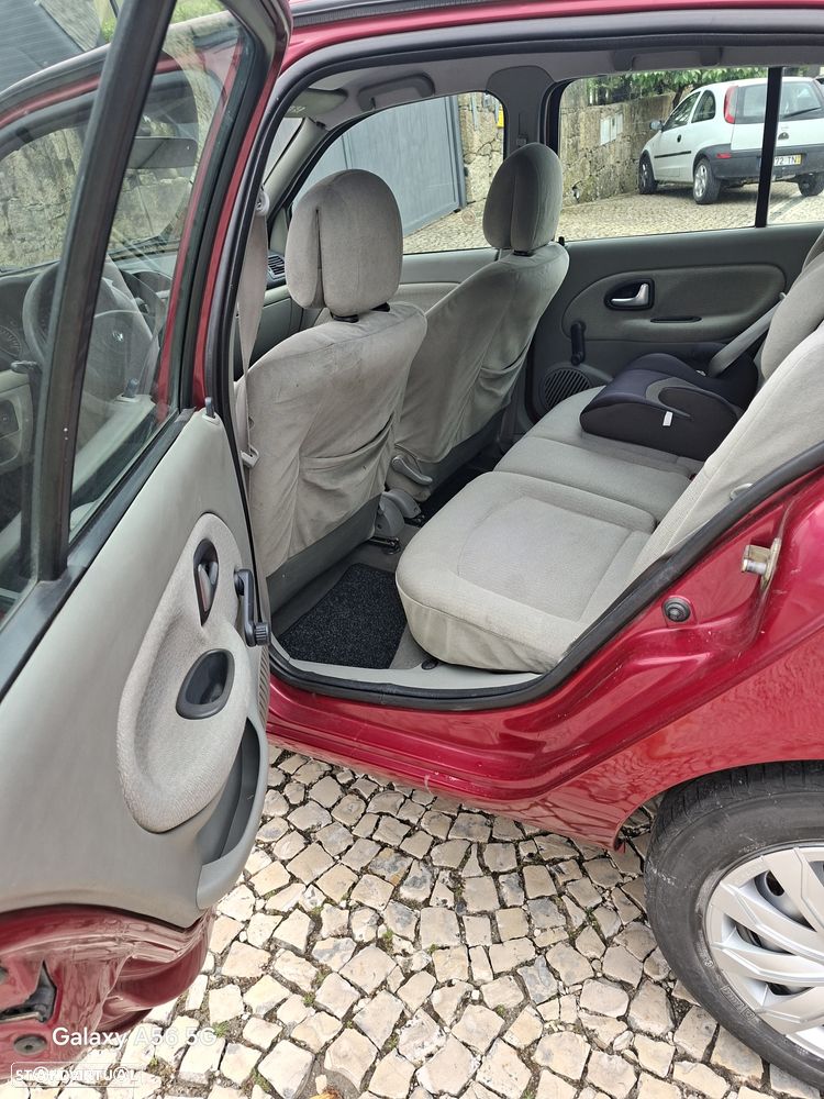 Renault Clio 1.2 16V S - 6