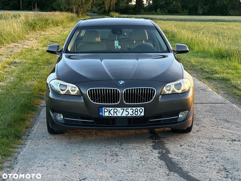 BMW Seria 5 525d xDrive - 4