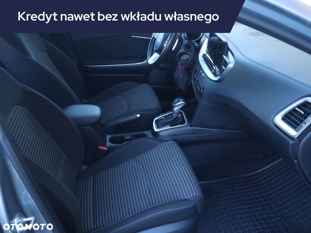 Kia Ceed - 11