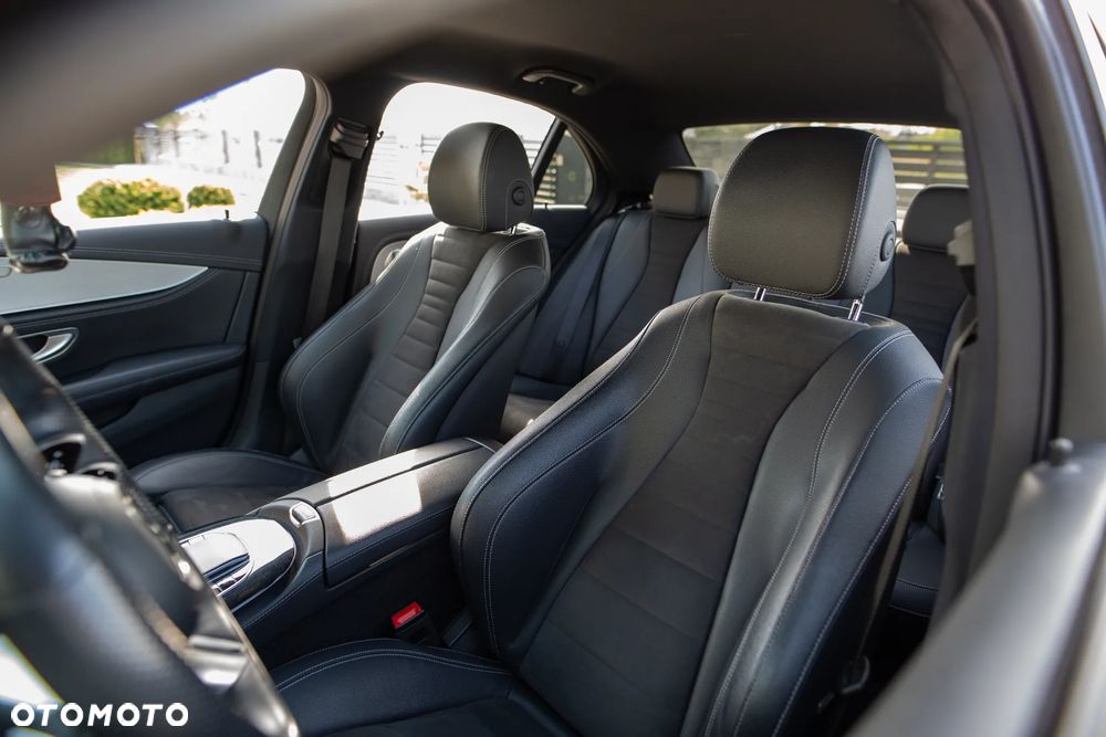 Mercedes-Benz Klasa E 300 4Matic 9G-TRONIC AMG Line - 22
