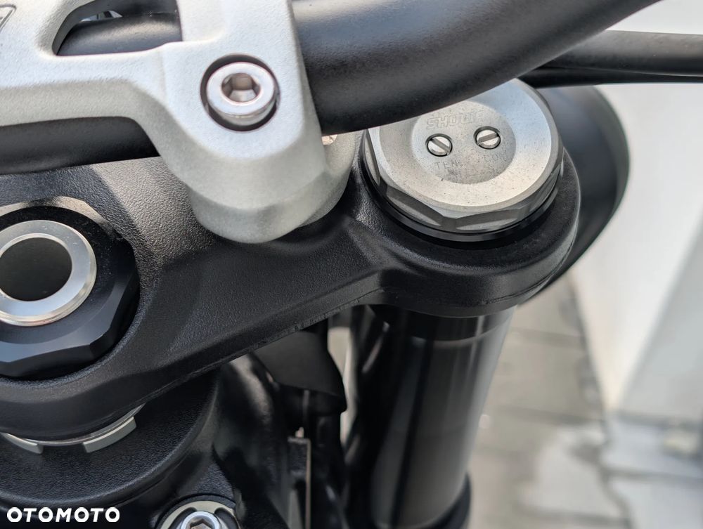 Triumph Street Triple - 13