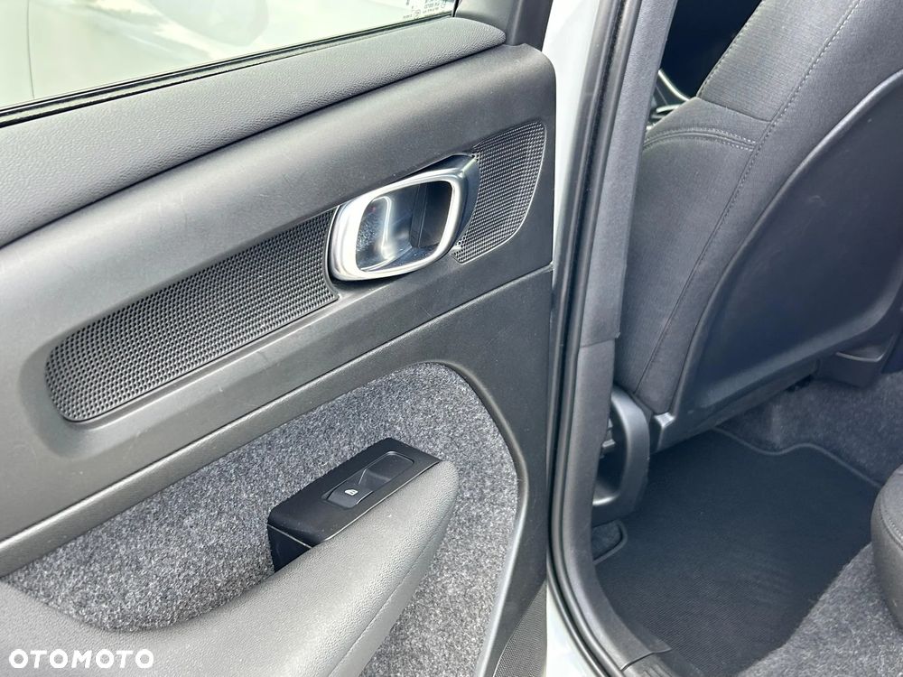 Volvo XC 40 T3 Momentum Pro - 34