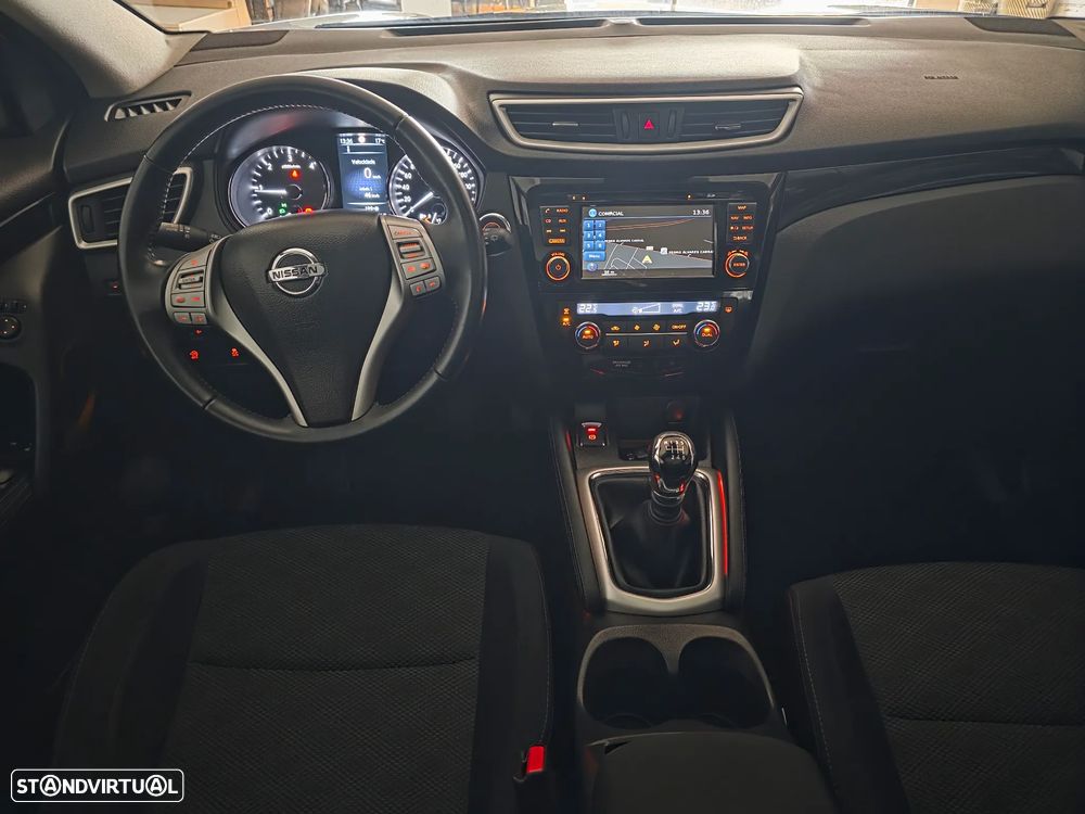 Nissan Qashqai 1.5 dCi N-Connecta 18 - 28