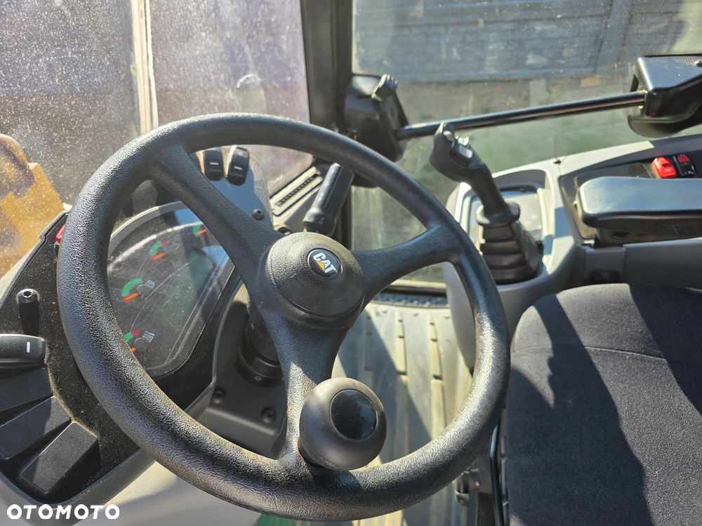 Caterpillar CAT 906 - 17