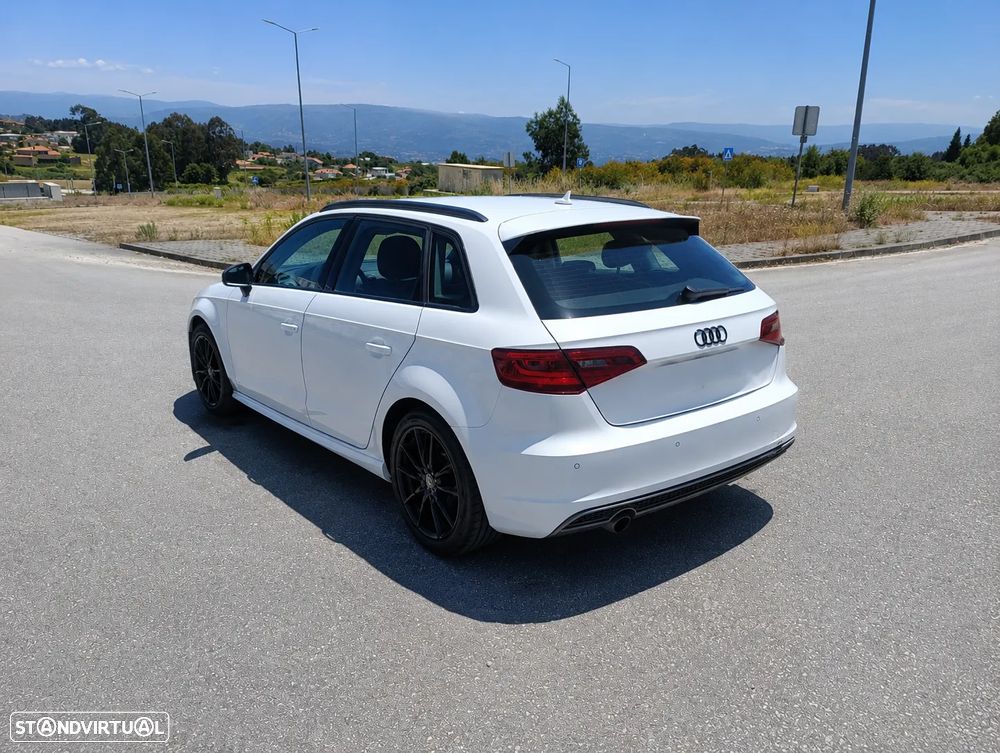 Audi A3 Sportback 1.6 TDI S-line - 1