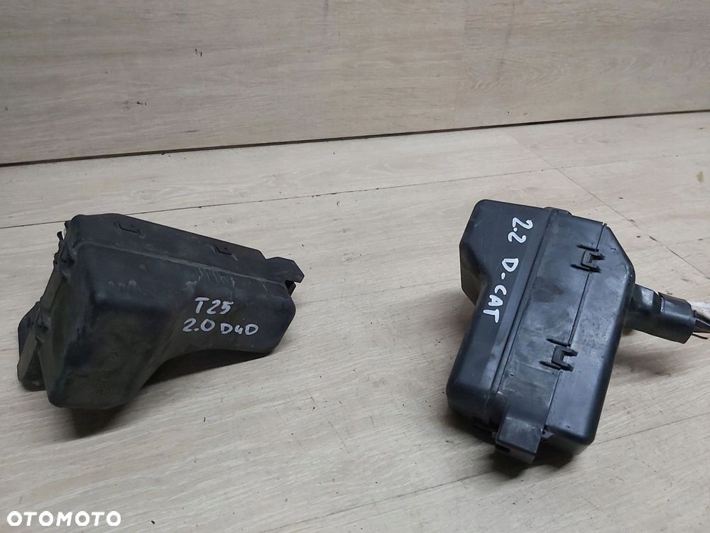 TOYOTA Avensis T25 Corolla Verso II 2,0 2,2 D4D D-Cat puszka bezpieczników - 2