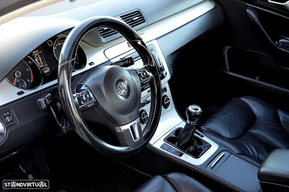 VW Passat 2.0 TDI Trendline BlueMotion - 11