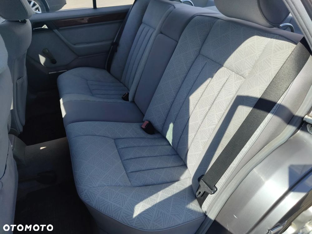 Mercedes-Benz W124 (1984-1993) - 21