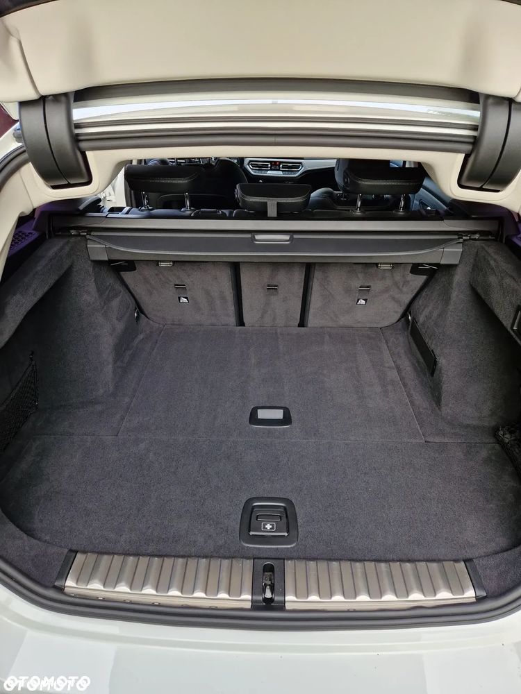 BMW Seria 3 318d mHEV - 19