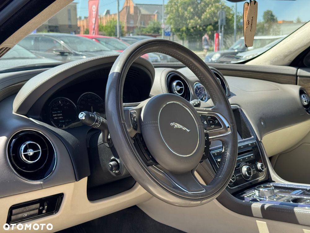 Jaguar XJ 3.0 D V6 LWB Premium Luxury - 22