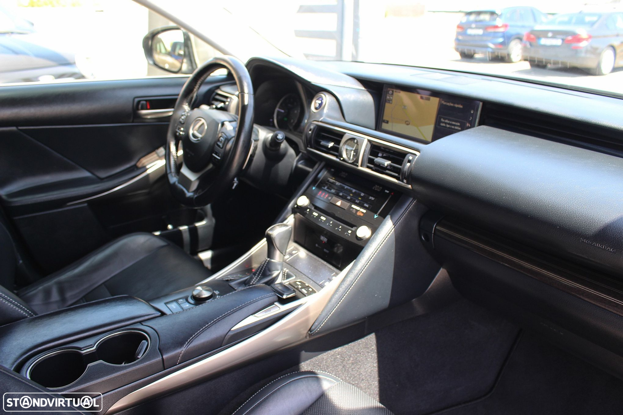 Lexus IS 300H Luxury - 42