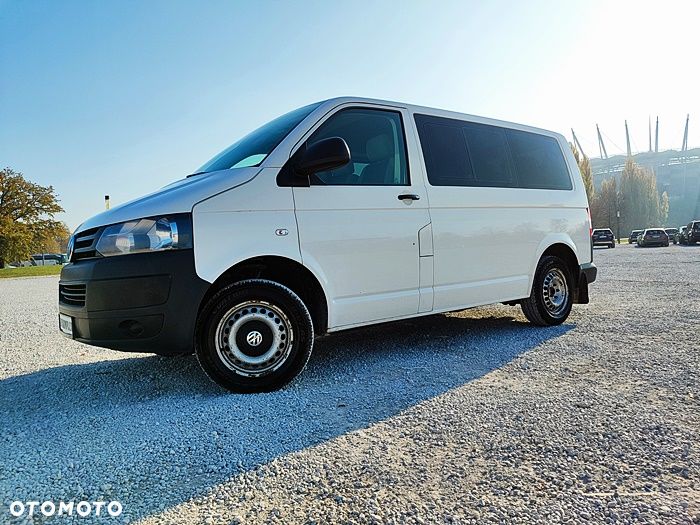 Volkswagen Caravelle - 2
