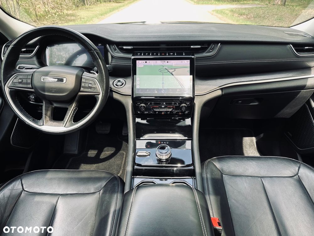 Jeep Grand Cherokee - 31
