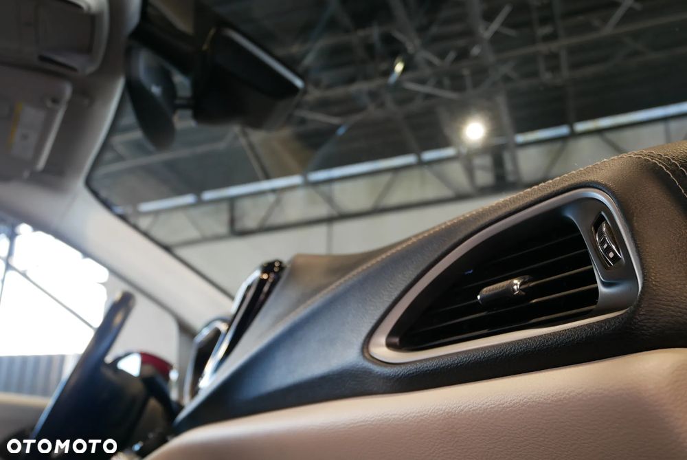 Chrysler Pacifica - 28