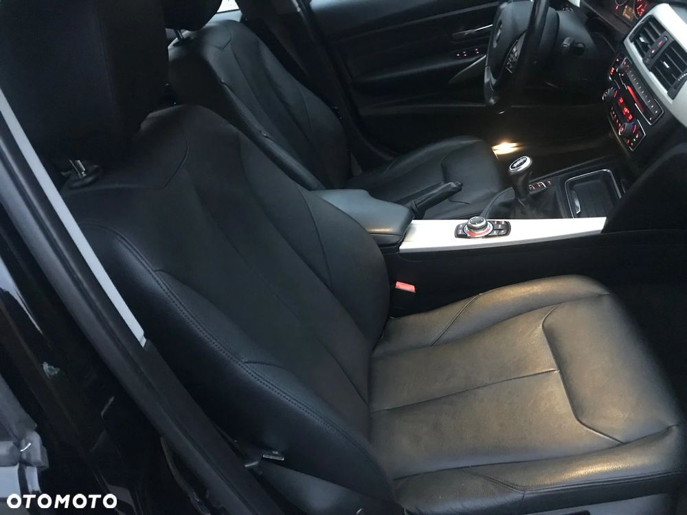 BMW Seria 3 320d - 25