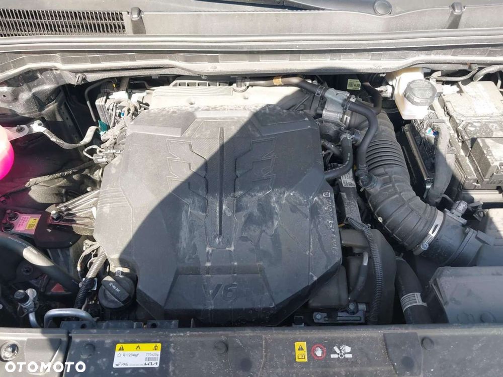 Kia Carnival - 11