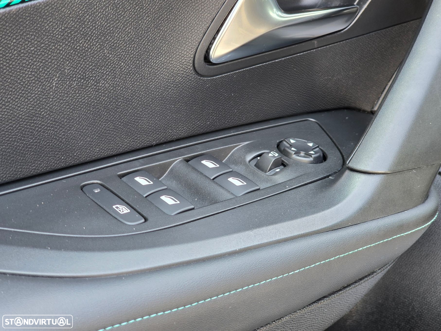 Peugeot 2008 1.2 PureTech Allure Pack EAT8 - 21